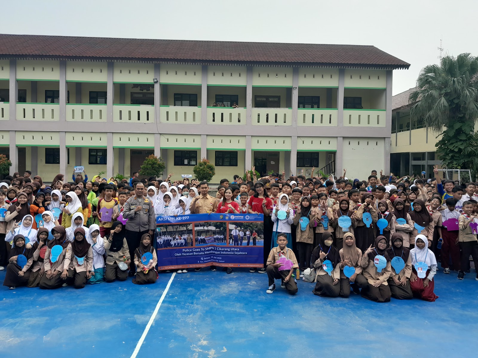 POLICE GOES TO SMPN 01 CIKARANG UTARA OLEH YAYASAN BERSATU MEMBANGUN INDONESIA SEJAHTERA